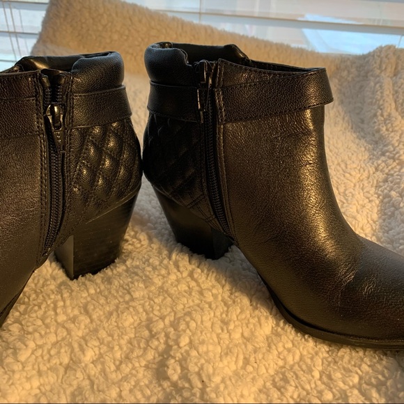 Alfani Wakefeld Quilted Black Booties - Picture 3 of 4